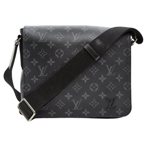 district pm louis vuitton|louis vuitton district messenger.